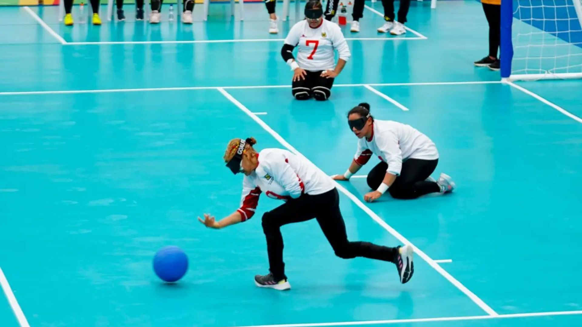 Deportistas bogotanos con discapacidad durante una disciplina deportiva en los Juegos Paranacionales 2023