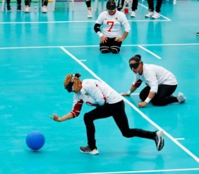 Deportistas bogotanos con discapacidad durante una disciplina deportiva en los Juegos Paranacionales 2023