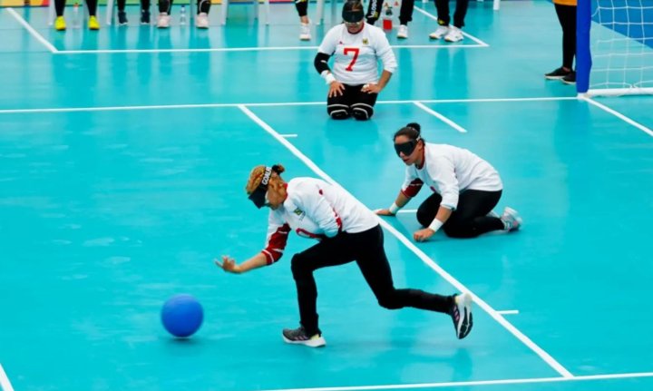 Deportistas bogotanos con discapacidad durante una disciplina deportiva en los Juegos Paranacionales 2023