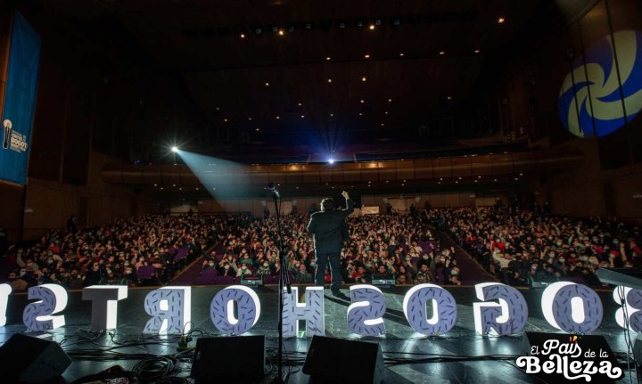 Teatro noche apertura Bogoshorts. Con público y presentador